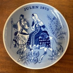 Julen 1970 blue and white vintage decorative plate